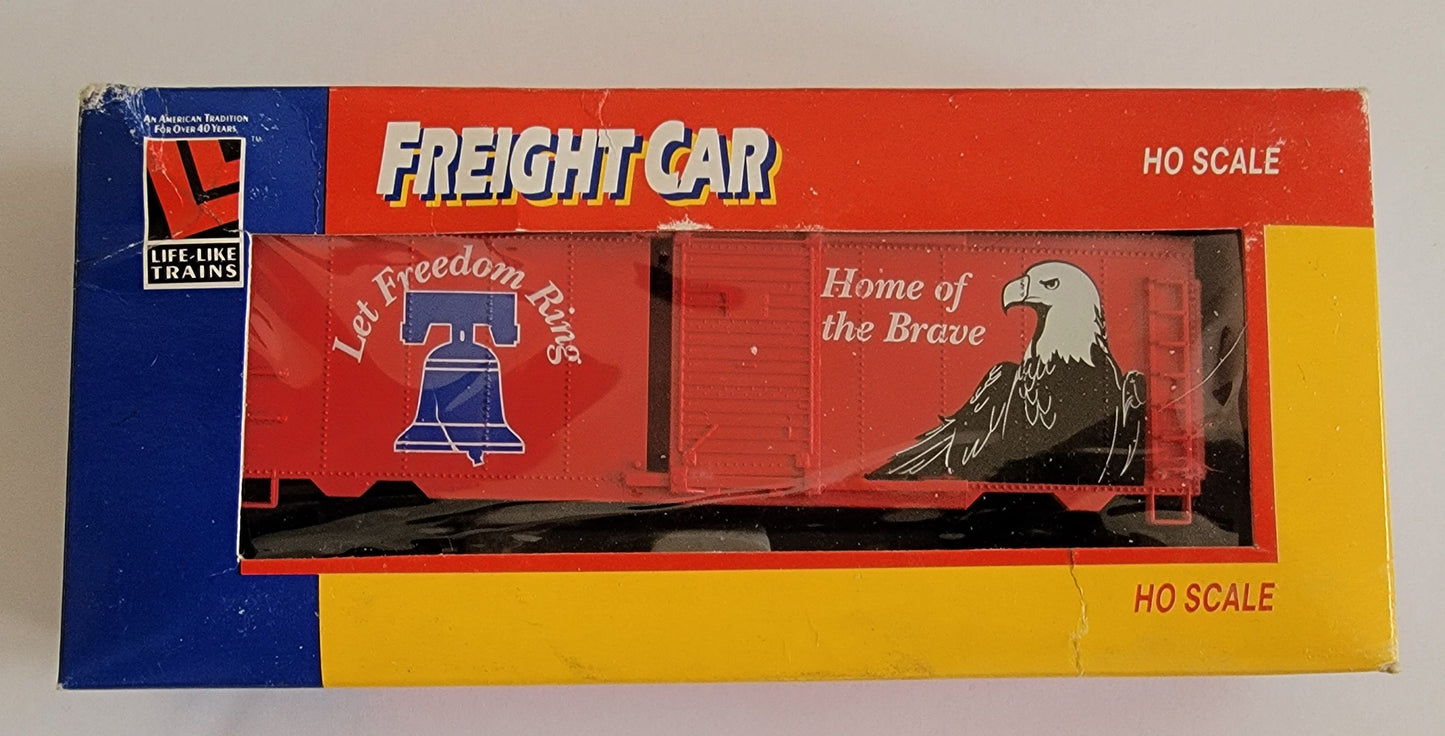 Freight Car HO Scale. 8521 Box Car Let Freedom Ring from Life-Like Trains.