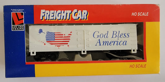 Freight Car Reefer HO Scale. 8540 Reefer God Bless America from Life-Like Trains.